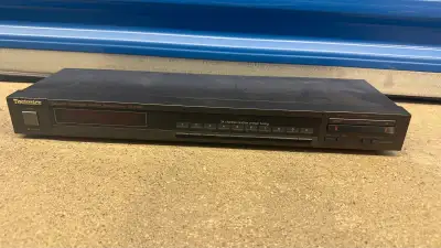 Technics ST-Z780 Quartz Synthesizer AM/FM Stereo Tuner, View more