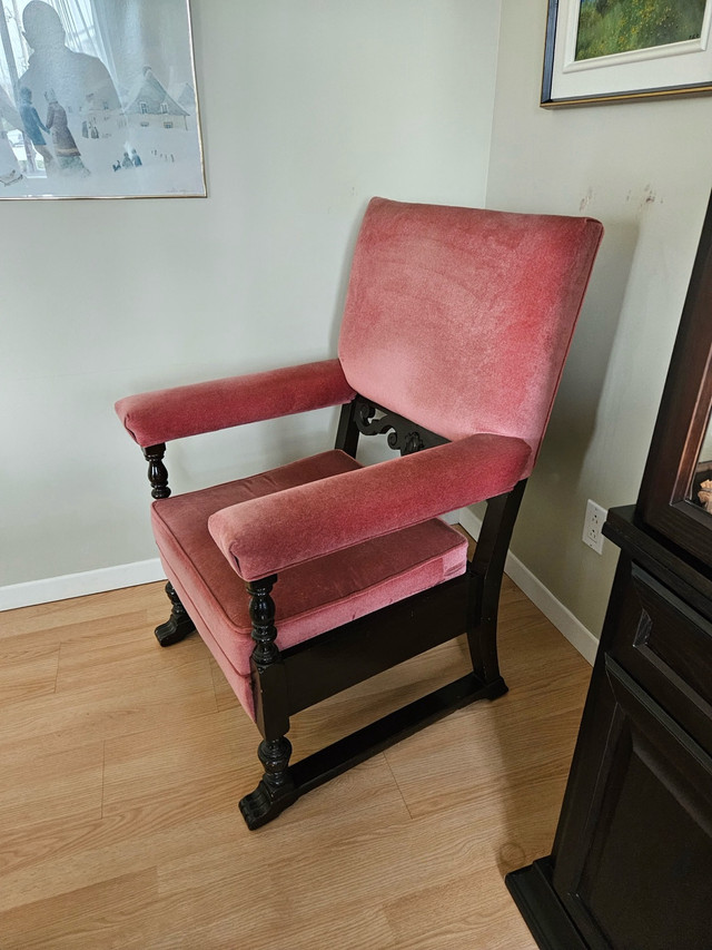Chaise antique dans Chaises, Fauteuils inclinables  à Granby - Image 2