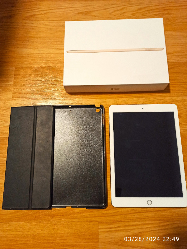 Apple iPad 5th Gen in iPads & Tablets in City of Toronto