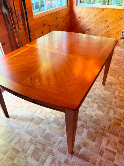 Ensemble table et 6 chaises en bois, View more
