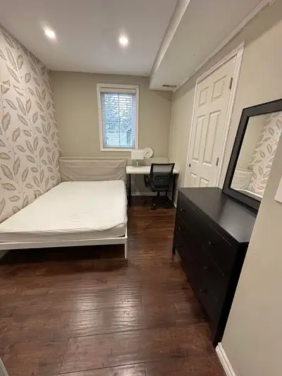 Furnished All Inclusive Free Wifi Walks to Ontario Tech and Durham College 3 rooms, 1 person per roo...