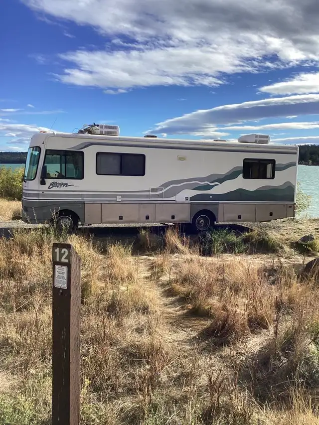 1999 Fleetwood Storm Motorhome in RVs & Motorhomes in Williams Lake - Image 2