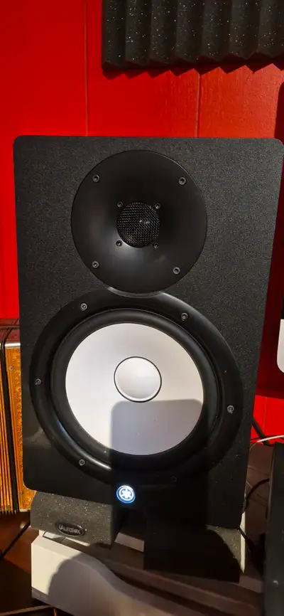 Yamaha HS8 studio speakers pair, View more