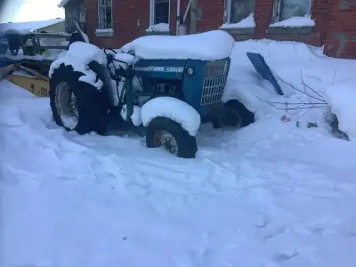 Looking for ford tractors and equipment for my collection Manure spreader Forage harvester Round bal...