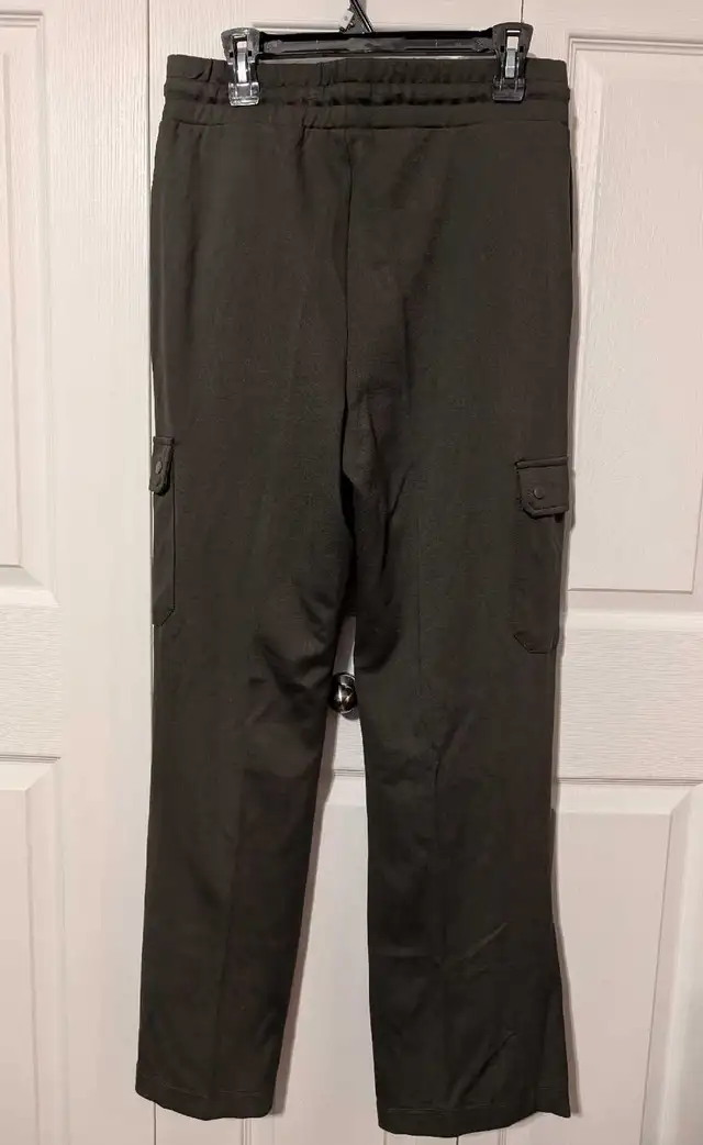 BNWT Mexx Cargo Knit Pants - size medium in Women's - Bottoms in Norfolk County - Image 3