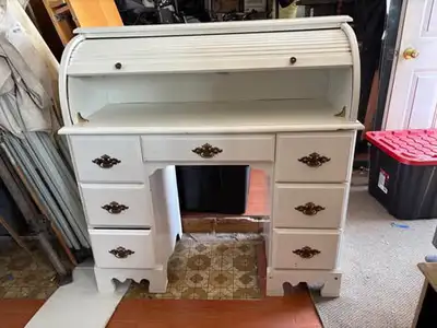 Solid Wood Excellent condition used roll up desk. Has been in storage for 8 months, all drawers & ro...