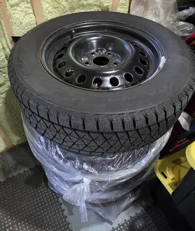 Bridgestone Blizzark DM-V2 225/65R17 C-Wheels 17inch Steel Wheel X47767 Used 2.5 Seasons Came Off Ch...