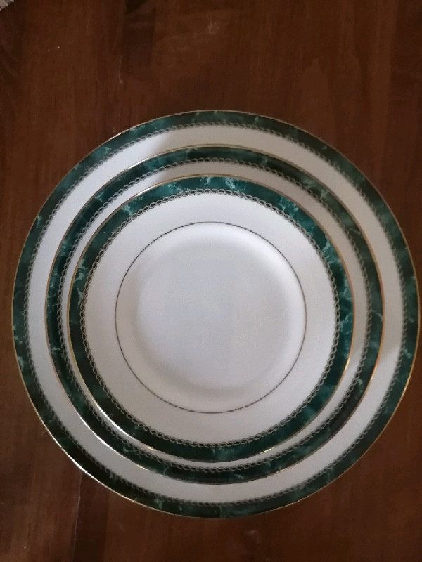 Used, 15 piece Royal Worcester Fine Bone China 
Medici- green & gold 
 for sale  
