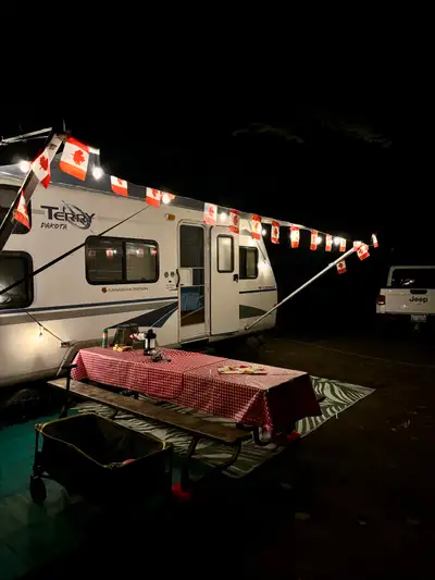 2004 Terry Dakota Canadian Edition by Fleetwood. This 23’ RV weights 4900 lbs. Fridge, furnace, AC,...
