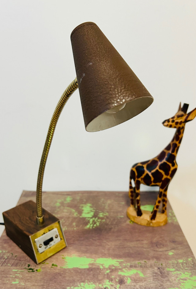 1 Petite lampe de bureau vintage déco rétro  dans Éclairage intérieur et plafonniers  à Laval/Rive Nord