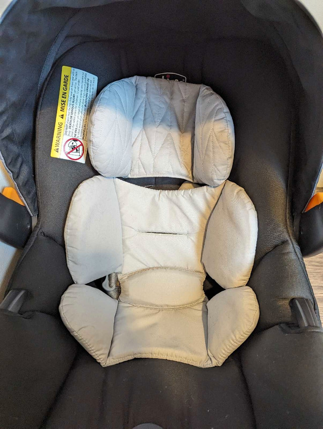 Chicco Car Seat & Base in Strollers, Carriers & Car Seats in Cambridge - Image 2
