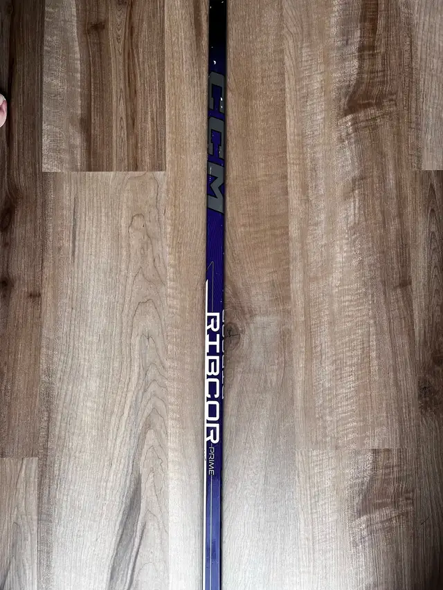 CCM Ribcore Prime hockey stick in Hockey in Markham / York Region - Image 4