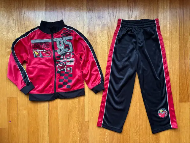 4T Cars Track Suit in Clothing - 4T in Ottawa - Image 2