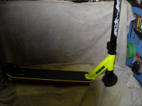 Trotinette Oxolo MF.One Tres solide. Jaune fluo/Noire.Tres propr