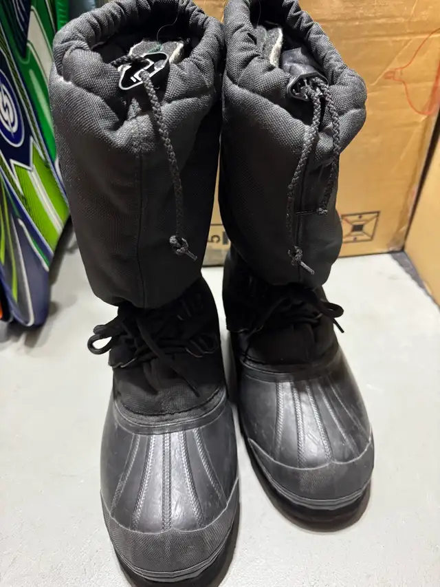 winter boots in Women's - Shoes in Edmonton - Image 3