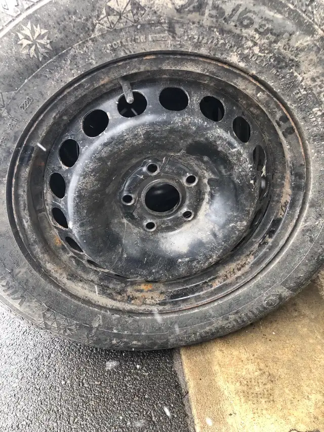 Pneus d'hiver 16" sur jantes VW 5x112 in Tires & Rims in Lévis - Image 8