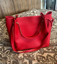 Large capacity red tote/purse 