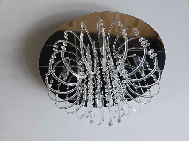Luminaire faux cristaux  in Indoor Lighting & Fans in Laval / North Shore - Image 3