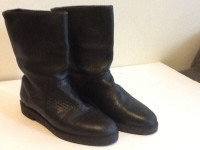 Womens leather ankle boots (Roots) size 6B