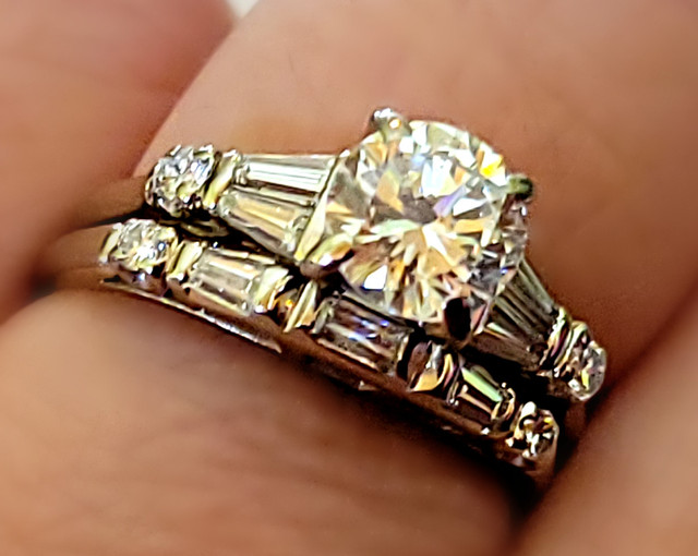 Wow! Vintage Gold Wedding Band and Engagement Ring Set in Jewellery & Watches in Hamilton