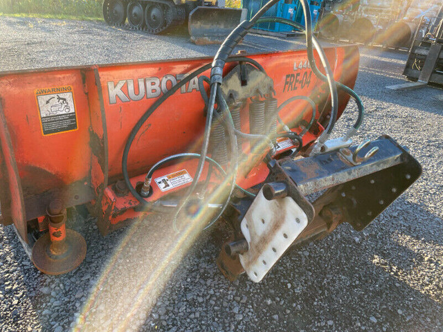 Pelle hydraulique KUBOTA L4466 Hydraulic Directional Snow Plow dans Équipement lourd  à Laval/Rive Nord - Image 2