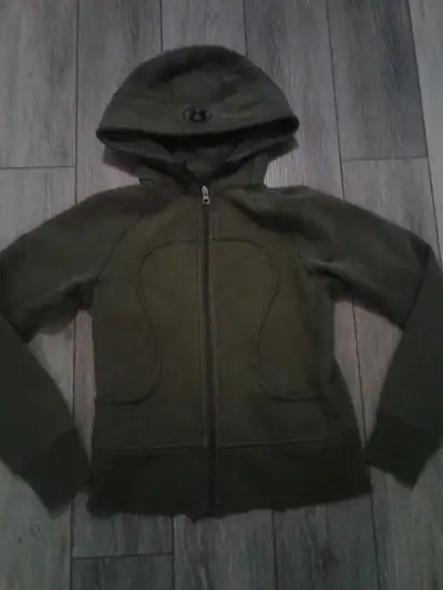 Very warm and beautiful women lululemon hoodie size 6&8, View more