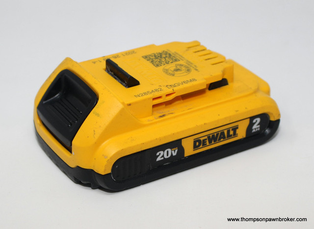 20V BATTERY DEWALT (1.3A, 2.0A) in Other in Hamilton - Image 2