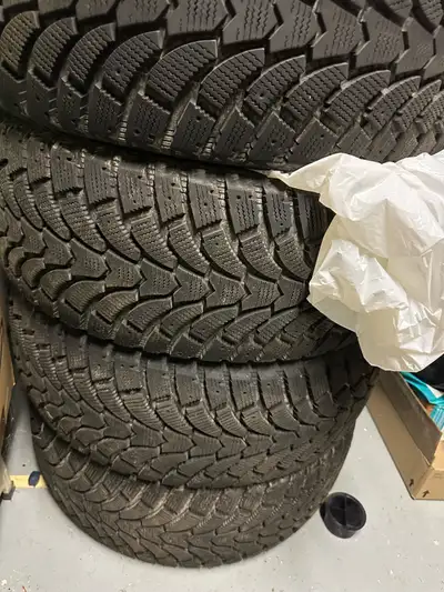 Excellent condition snow tires only 1500km on them. Were on a 2019 charger. 255/45/20 $500 obo