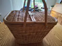 WICKER 2 HANDLE FLIP LID PICNIC BASKET 