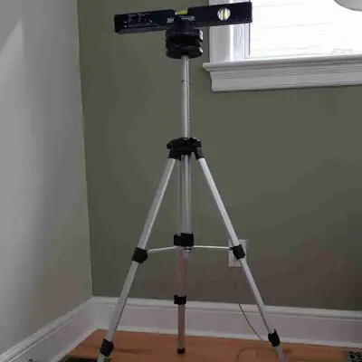 Kit includes laser level, horizontal and vertical fan lenses, 90° tilt pedestal, 360° swiveling base...