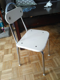 SMALL KIDS CHAIR  VINTAGE/RETRO-solid condition