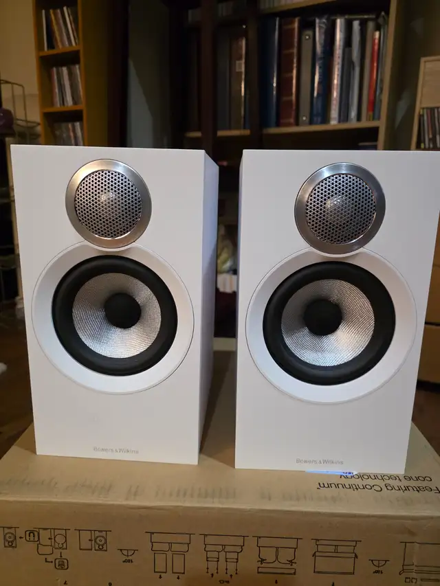Bowers and Wilkins 607 S3 - Bookself Speakers in Speakers in Markham / York Region - Image 2