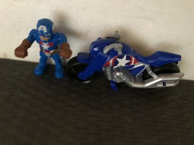 Marvel Super Hero Adventures Figures in Toys & Games in Mississauga / Peel Region - Image 2