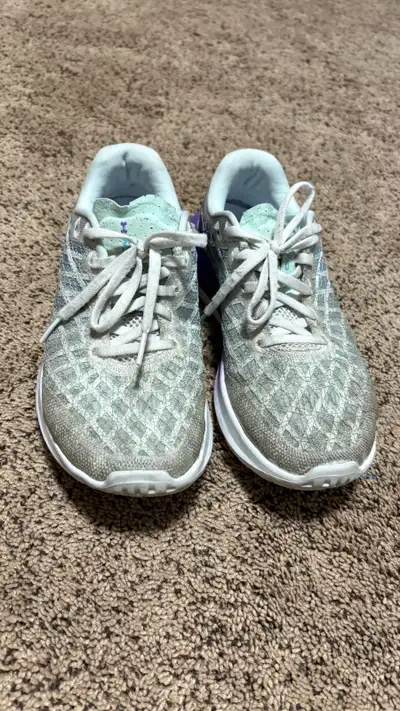 Size 7.5 Flow warp under armour shoes, View more