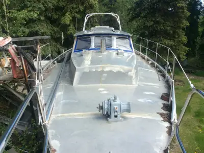 Tiñata (tin yacht ah) 34’ LOD. 37 LOA. welded aluminum sailboat hull -batteries not included, some a...