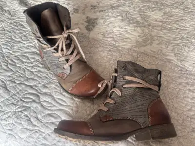 Fashion boots, View more