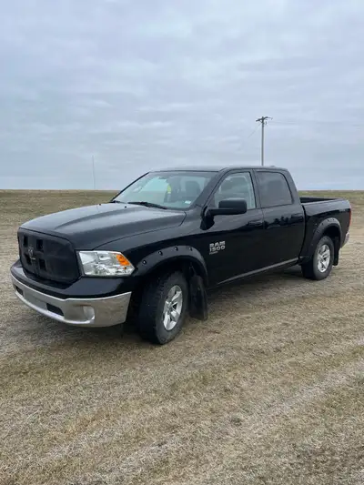 -1 owner, local truck -clean carfax report -well maintained, ready to drive -automatic transmission...