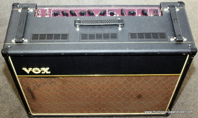 VOX AC-30CC2 TUBE GUITAR AMPLIFIER in Amps & Pedals in Hamilton - Image 3