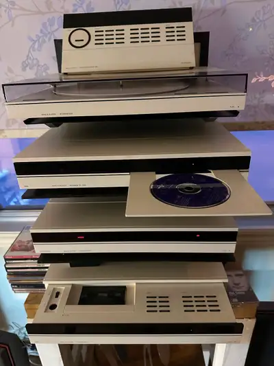 TOUTE OFFRE RAISONNABLE SERA CONSIDÉRÉ ! PIÈCES DE COLLECTION TRÈS RARE ! Système de son complet Ban...