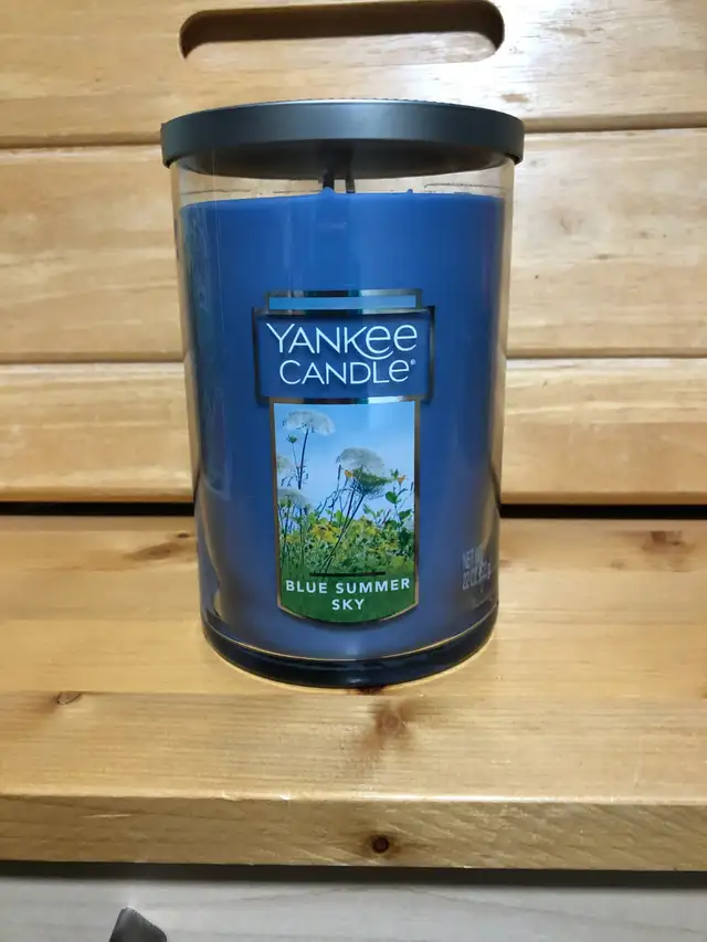 Yankee Candle Blue Summer Sky in Home Décor & Accents in Oakville / Halton Region - Image 2
