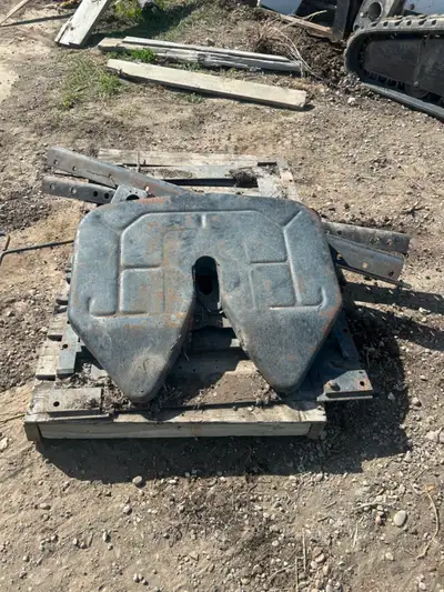 Fontaine Fifth Wheel, stationary, left hand pull, never used