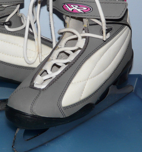 Almost new Ice Skates for  Kids in Skates & Blades in Gatineau - Image 4