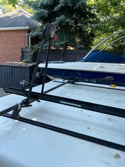 Yakima Aero roof top bike rack, View more