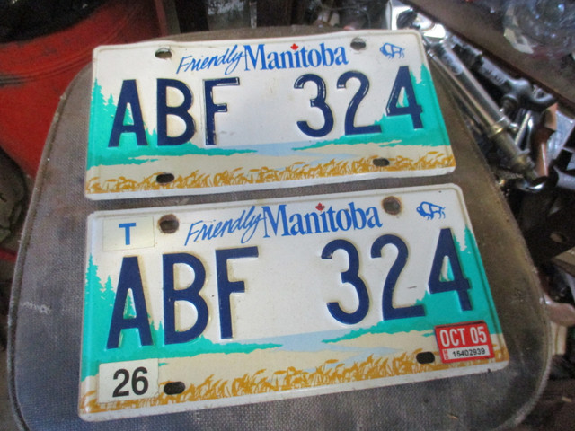 2005 MANITOBA PASSENGER CAR LICENSE PLATE PAIR $20 MANCAVE DECOR in Arts & Collectibles in Winnipeg