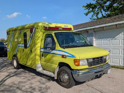 2006 Ford E-350 ambulance 6.0L diesel with 152,xxx kms. Custom hitch and step set up (comes with ori...