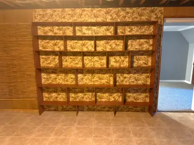 Natural bookshelf In impecable condition