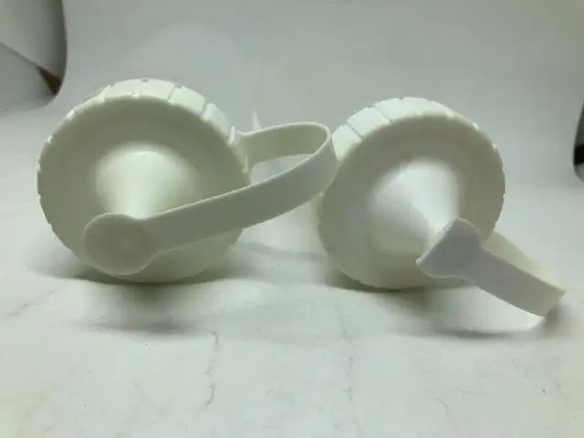 2 vintage Rubbermaid Squeeze bottles -16 oz62863271920771123