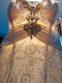 DAVINCI SIZE 10 WEDDING DRESS (SUGGESTED RETAIL $1170)