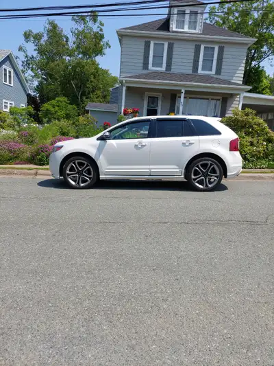 2013 Ford Edge "Sport" in very good condition. Keyless entry with push button start, cruise control,...