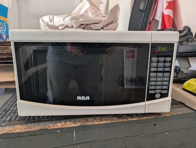 RCA .7 Cu Ft Microwave Oven, Countertop, as new